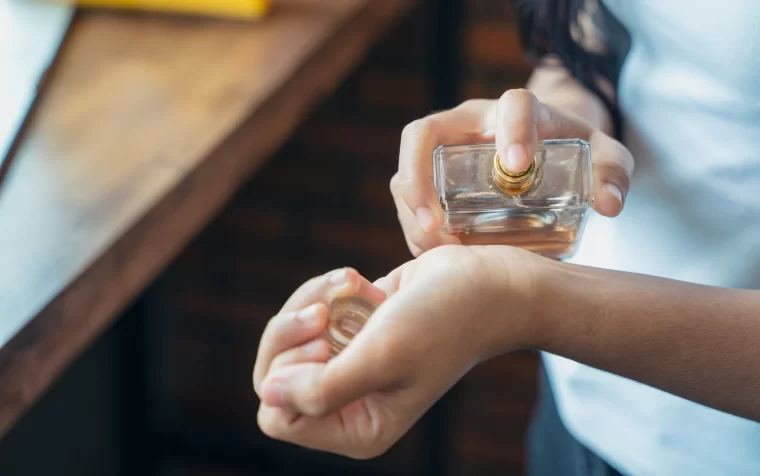 Perfume spraying for layering